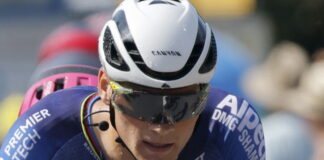 Van der Poel vence al calor y se impone en la 9ª etapa del Tour de Francia El ciclista neerlandés Mathieu van der Poel, del equipo Alpecin-Premier Tech, en acción durante la novena etapa del Tour de Francia, un recorrido de 154,6 km entre Malemort y Ussel (Francia), el 12 de julio de 2026. (Ciclismo, Francia) (EFE/EPA/GUILLAUME HORCAJUELO)